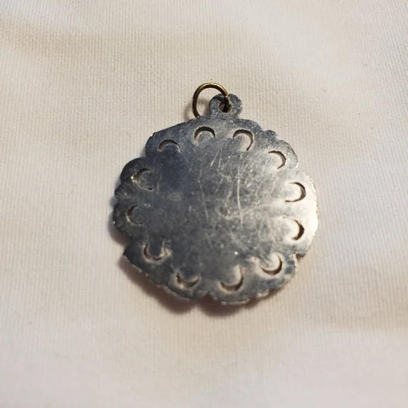 Blessed Virgin Mary Ornate Medal/Pendant Silver Tone - Picture 2 of 3